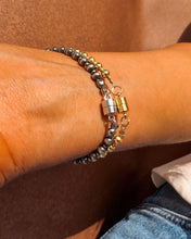 Load image into Gallery viewer, Alternating Navajo Style Pearl Bracelet
