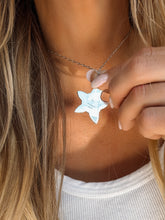 Load image into Gallery viewer, Daisy Necklace
