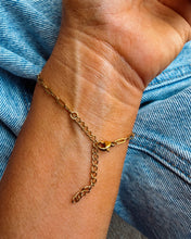 Load image into Gallery viewer, Kay Gold Paperclip Bracelet
