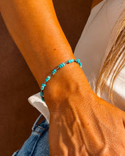 Load image into Gallery viewer, Amiee Turquoise Navajo Style Pearl Bracelet
