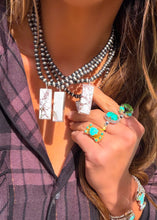 Load image into Gallery viewer, Wild Horse Vertical Bar Navajo Style Pearls
