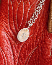 Load image into Gallery viewer, Hanover Spiny Oyster Necklace (B)
