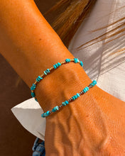 Load image into Gallery viewer, Amiee Turquoise Navajo Style Pearl Bracelet
