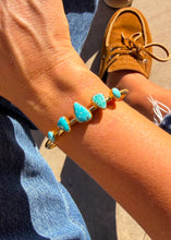 Load image into Gallery viewer, Lativia Gold Cuff
