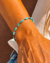 Load image into Gallery viewer, Amiee Turquoise Navajo Style Pearl Bracelet
