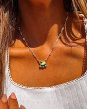 Load image into Gallery viewer, Clover Necklace
